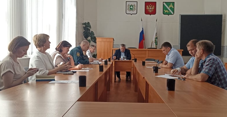 17 июля Глава Александровского района В.П. Мумбер провёл внеочередное заседание межведомственной КЧС