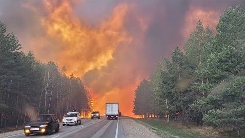 На Урале и в Сибири крайне напряженной остается ситуация с пожарам