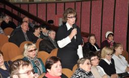Вопросы из зала на встрече населения района с Акатаевым