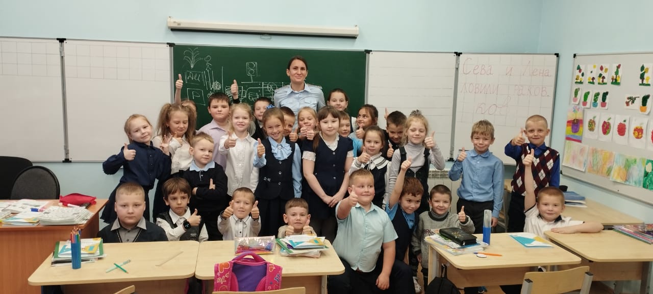 Инспектор ГИБДД провёл беседы в школах села Александровское