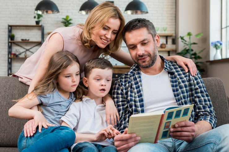 Объявлен областной конкурс на лучшую читающую семью в Томской области «Читаем всей семьей» в 2023 году